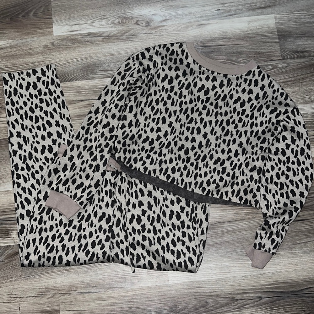 Cheetah lounge set